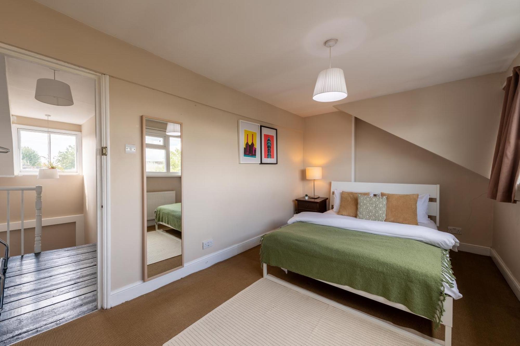 Modernised Apartments 1 And 2 Bedrooms Option Terrace And Balcony High Street Londra Exterior foto